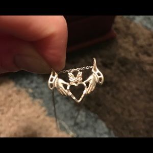 Montana silversmiths Claddagh necklace